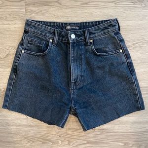 Cut off dark wash jean shorts from Zara. Dark wash. Mom Jean fit.